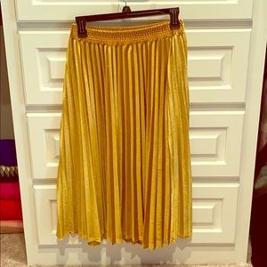 NWOT Pleated Velvet Midi Skirt